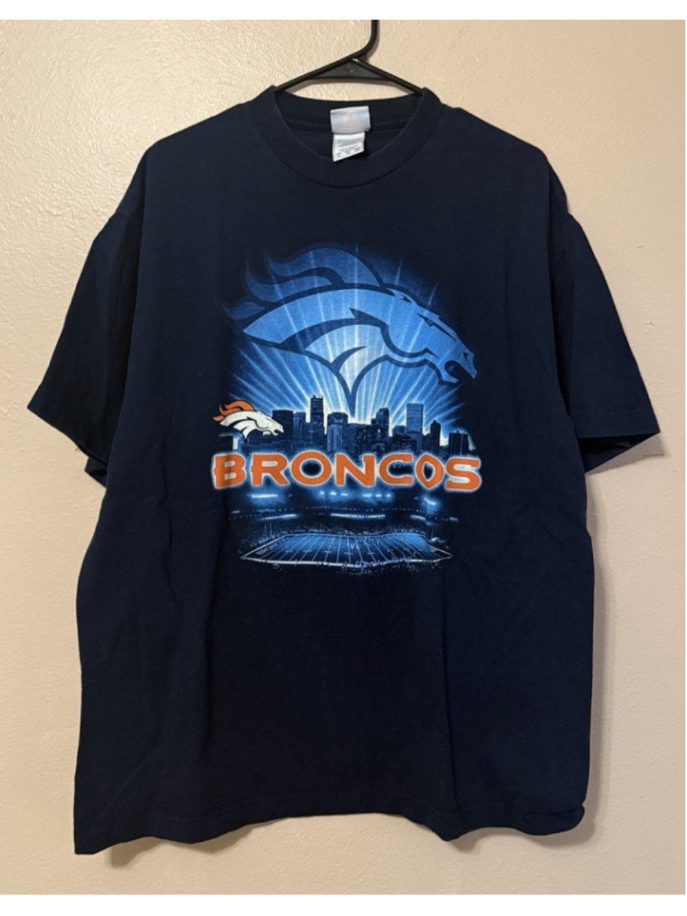 Vintage Denver Broncos Shirt XL NFL Team Apparel City Skyline Graphic Tee